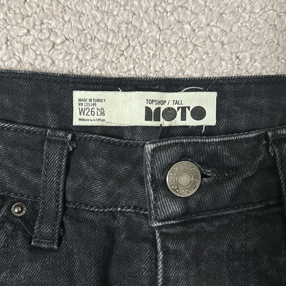 Topshop high waisted black straight jeans with distressed hem - Picture 2 of 2